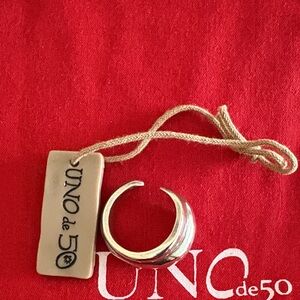 UNO de 50 Bold Silver Crescent Ring